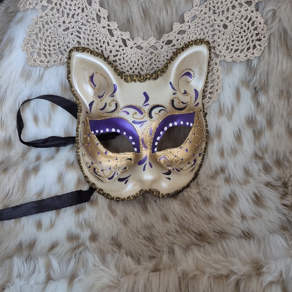 🌙Gold and Purple Italy Cat Mask Stamped